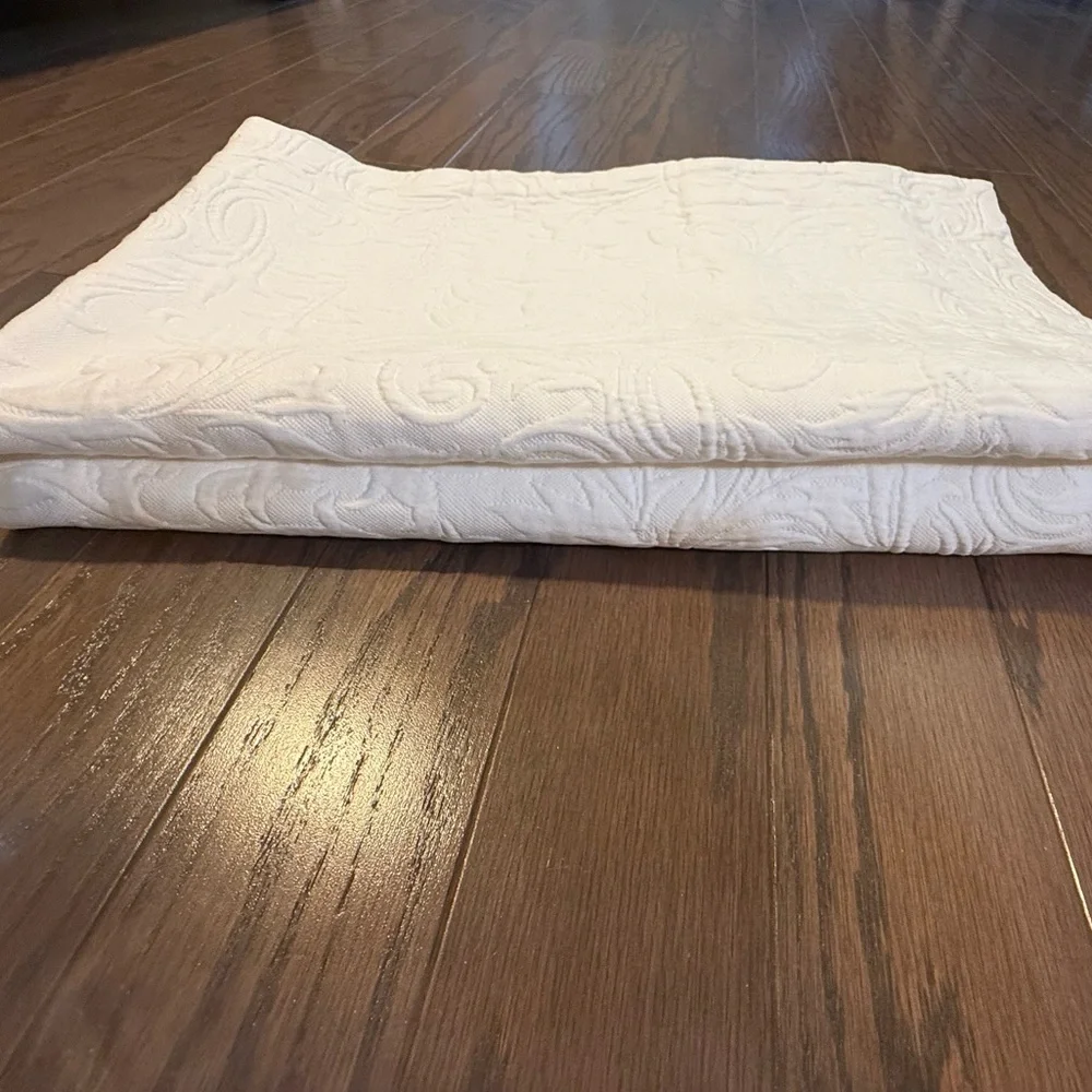 FRONTGATE 2 Matelasse White KING Pillow Shams